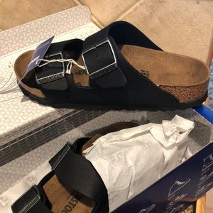 Arizona leather sandal in anthracite! New w/box